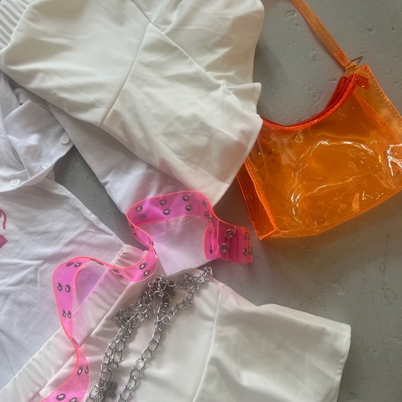 Rupaul’s Drag Race Willow Pill Halloween Costume - Picture 4 of 9